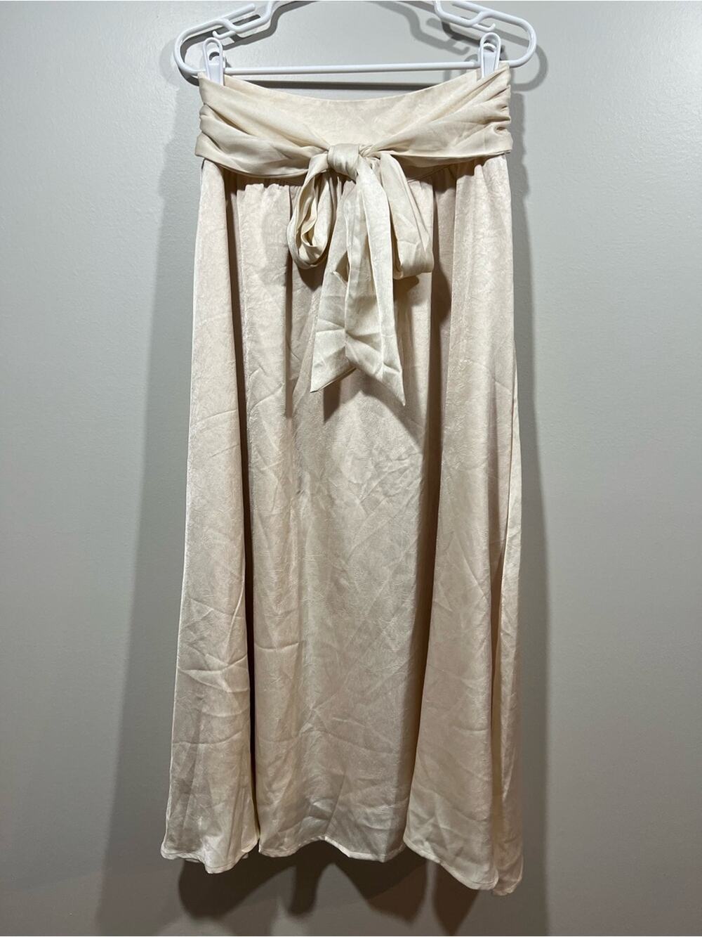 Gloeria Soft Cream Maxi Skirt with Waist Tie Size Small